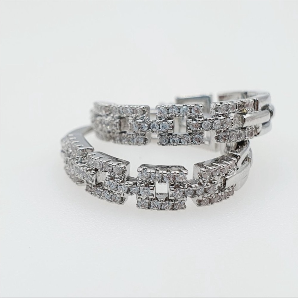 New Women’s Chain Shaped Circle Hollow Hoop Earring - Picture 4 of 4